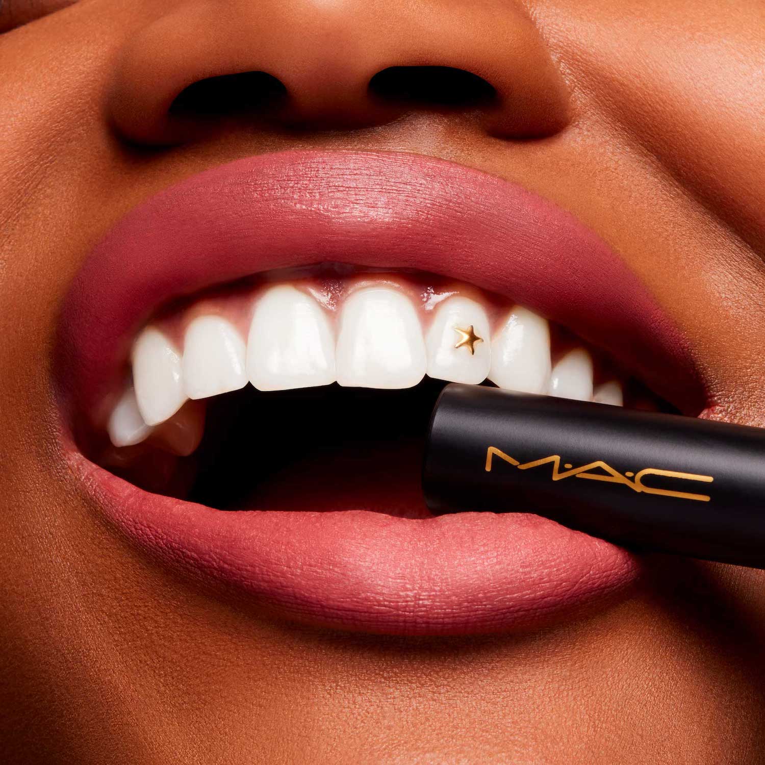 POWDER KISS VELVET BLUR SLIM STICK (BARRA PARA LABIOS)